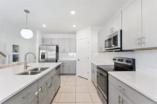 1111 Calico Pointe Cir, Groveland, FL 34736 - Photo 11