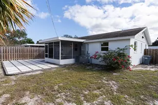 2237 Michele Dr, Sarasota, FL 34231 - Photo 13