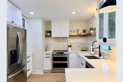 6073 Tanglewood Drive NE, Saint Petersburg, FL 33703 - Photo 11