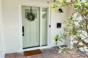 6073 Tanglewood Dr NE, Saint Petersburg, FL 33703 - Photo 3