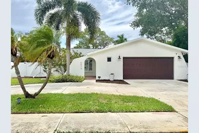 6073 Tanglewood Drive NE, Saint Petersburg, FL 33703 - Photo 1