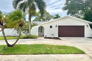 6073 Tanglewood Dr NE, Saint Petersburg, FL 33703 - Photo 1