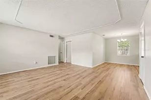 8308 Oleander Ln, Tampa, FL 33637 - Photo 5