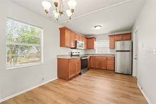 8308 Oleander Ln, Tampa, FL 33637 - Photo 7