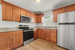 8308 Oleander Ln, Tampa, FL 33637 - Photo 9