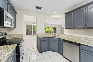 7603 Savannah Ln, Tampa, FL 33637 - Photo 7