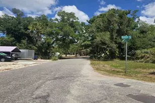 2426 Wisteria Rd, Venice, FL 34293 - Photo 3