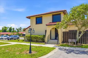 535 Hunter Cir, Kissimmee, FL 34758 - Photo 1