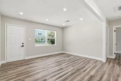 8403 N 46th Street, Tampa, FL 33617 - Photo 11