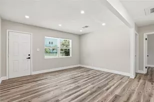 8403 N 46th St, Tampa, FL 33617 - Photo 11