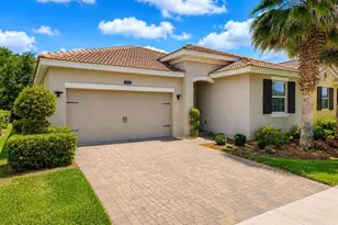 1047 Oak Bluff Dr, Davenport, FL 33837 - Photo 1