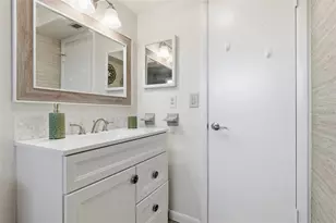 52 Annapolis Ln, Rotonda West, FL 33947 - Photo 31