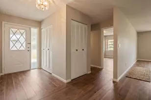914 Sun Key Ct, Sun City Center, FL 33573 - Photo 7