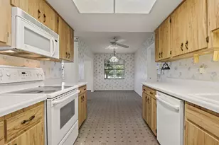914 Sun Key Ct, Sun City Center, FL 33573 - Photo 19