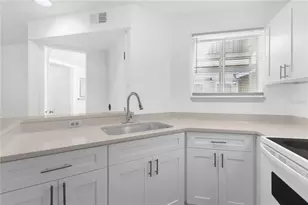 1964 Lake Atriums Cir, Orlando, FL 32839 - Photo 5