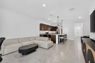 567 Mangrove Shade Cir, Apollo Beach, FL 33572 - Photo 9