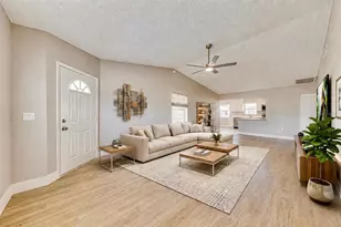 1618 Colonnades Cir N, Lakeland, FL 33811 - Photo 7