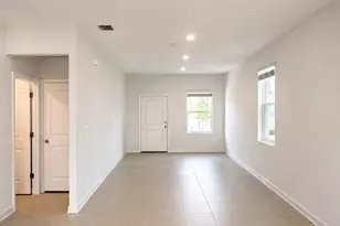 6069 Zen Wy, Clermont, FL 34714 - Photo 3
