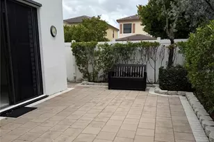 10306 W 33rd Ln, Hialeah, FL 33018 - Photo 5