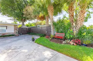 1327 Roscomare Ave, Orlando, FL 32806 - Photo 3
