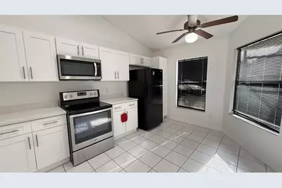 72 Lakepointe Circle, Kissimmee, FL 34743 - Photo 7