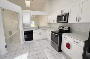72 Lakepointe Cir, Kissimmee, FL 34743 - Photo 9