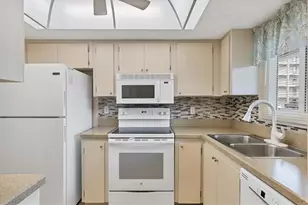 3532 Lake Bayshore Dr, Bradenton, FL 34205 - Photo 9