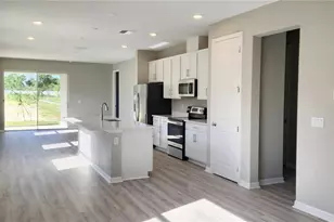 932 Blue Creek Dr, Haines City, FL 33844 - Photo 3