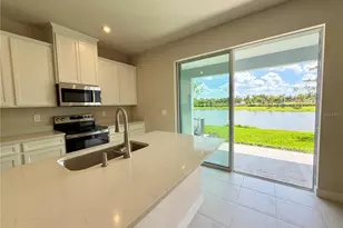 12326 Amber Crk Cir, Lakewood Ranch, FL 34211 - Photo 11