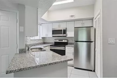 1948 Lake Atriums Circle #124, Orlando, FL 32839 - Photo 5
