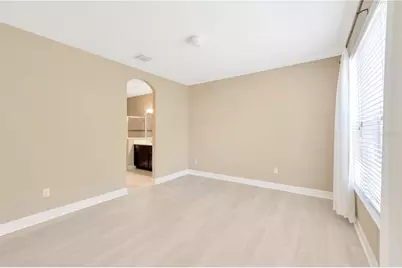 16065 Bella Woods Drive, Tampa, FL 33647 - Photo 7