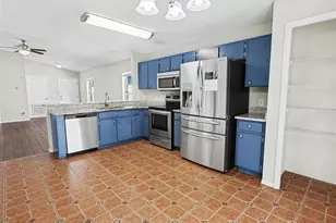 9823 Morris Glen Way, Tampa, FL 33637 - Photo 7
