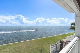 4858 Coquina Key Dr SE, Saint Petersburg, FL 33705 - Photo 5