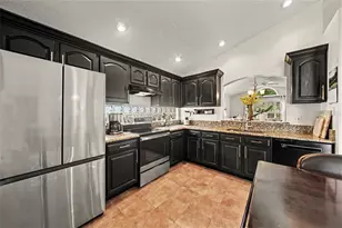 2936 Moorcroft Ct, Orlando, FL 32817 - Photo 9