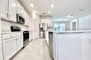 924 Avenal Ln, Davenport, FL 33837 - Photo 5