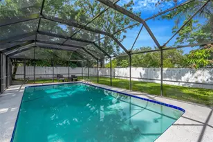 8732 Overlook Dr, Tampa, FL 33617 - Photo 3