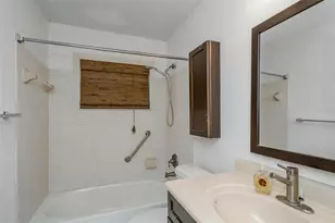 8732 Overlook Dr, Tampa, FL 33617 - Photo 25