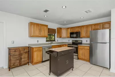 8732 Overlook Drive, Tampa, FL 33617 - Photo 5