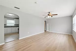 2817 Hawthorne St, Sarasota, FL 34239 - Photo 15