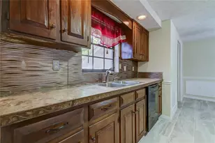 10406 Reclinata Ln, Tampa, FL 33618 - Photo 9