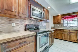 10406 Reclinata Ln, Tampa, FL 33618 - Photo 15