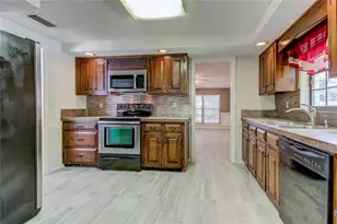 10406 Reclinata Ln, Tampa, FL 33618 - Photo 13