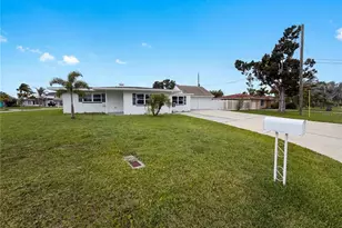 567 Baywood Dr N, Dunedin, FL 34698 - Photo 1