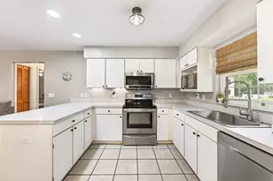 2385 Lake Pickett Rd, Orlando, FL 32826 - Photo 7