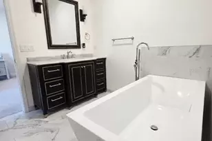 411 72nd St S, Saint Petersburg, FL 33707 - Photo 37