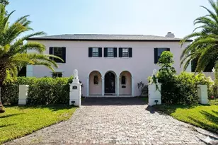 411 72nd St S, Saint Petersburg, FL 33707 - Photo 1