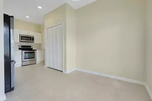 8055 King Palm Cir, Kissimmee, FL 34747 - Photo 9