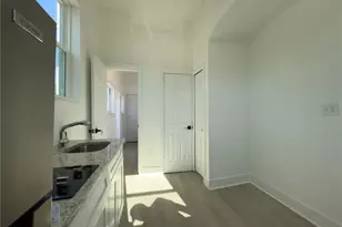401 E Columbus Dr, Tampa, FL 33602 - Photo 3