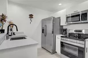 4009 Venetian Bay Dr, Kissimmee, FL 34741 - Photo 5