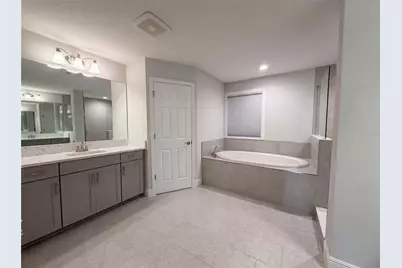 13176 Twin Bridges Drive, Riverview, FL 33579 - Photo 11